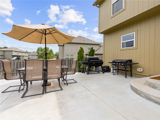 2220 Hawk View Road, Lee's Summit, MO 64082