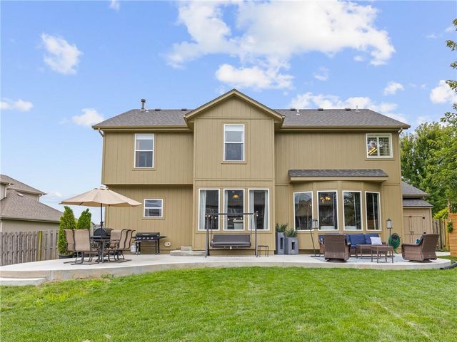 2220 Hawk View Road, Lee's Summit, MO 64082