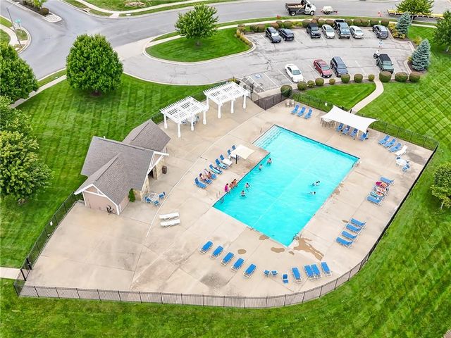 2220 Hawk View Road, Lee's Summit, MO 64082