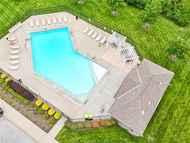 2220 Hawk View Road, Lee's Summit, MO 64082