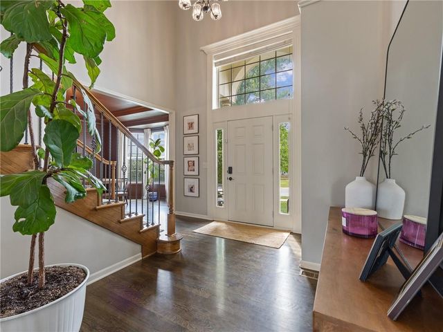 2220 Hawk View Road, Lee's Summit, MO 64082