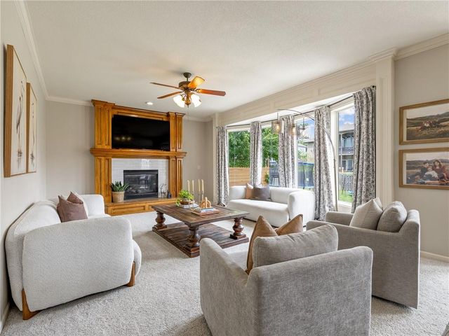 2220 Hawk View Road, Lee's Summit, MO 64082