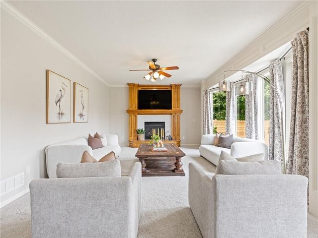 2220 Hawk View Road, Lee's Summit, MO 64082