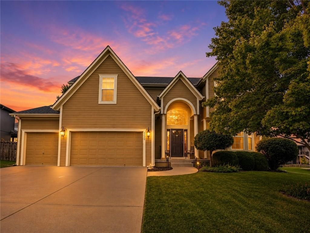 2220 Hawk View Road, Lee's Summit, MO 64082