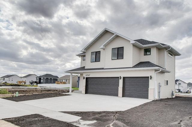 6747 Selkirk Drive S, Fargo, ND 58104