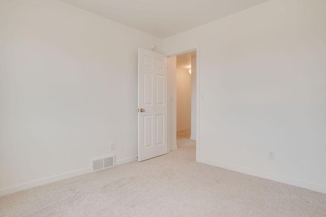 6747 Selkirk Drive S, Fargo, ND 58104