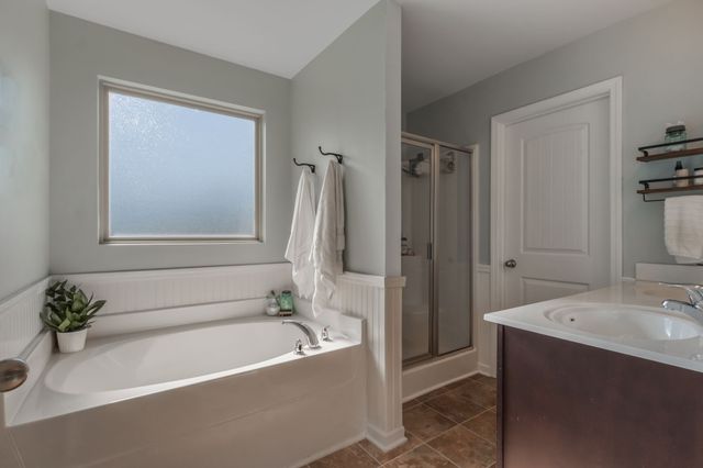 2105 Longhunter Chase Dr, Spring Hill, TN 37174