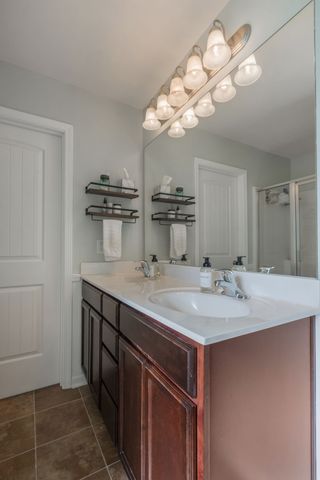 2105 Longhunter Chase Dr, Spring Hill, TN 37174