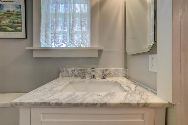 10664 oak St, Grass Valley, CA 95945