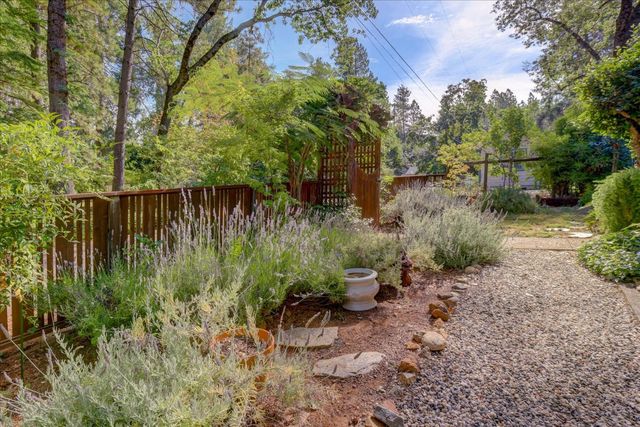 10664 oak St, Grass Valley, CA 95945