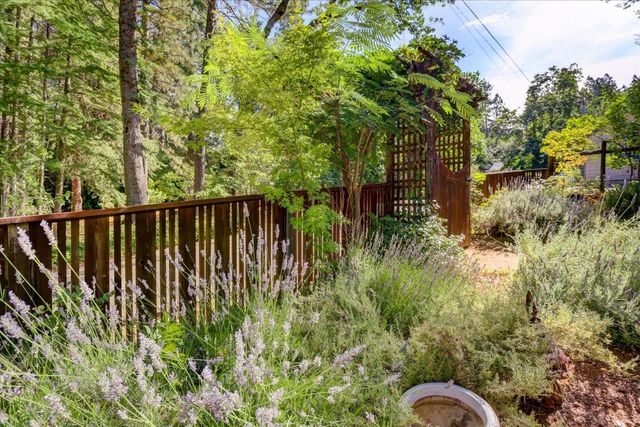 10664 oak St, Grass Valley, CA 95945