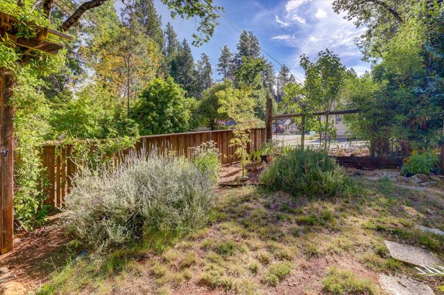 10664 oak St, Grass Valley, CA 95945