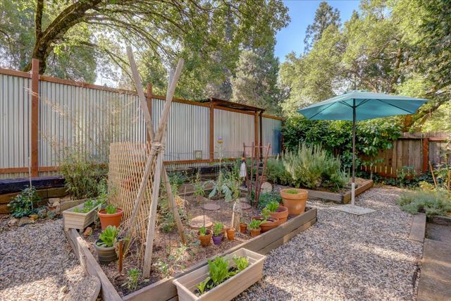 10664 oak St, Grass Valley, CA 95945