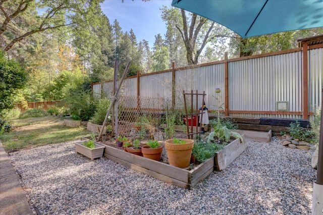 10664 oak St, Grass Valley, CA 95945