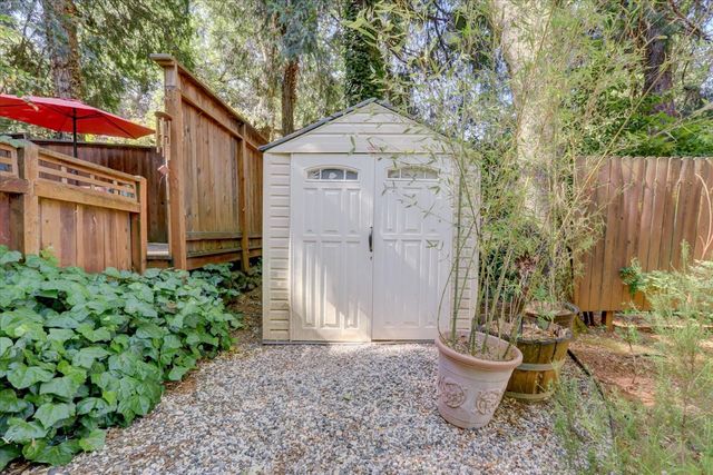 10664 oak St, Grass Valley, CA 95945