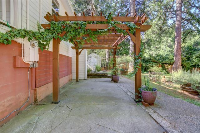 10664 oak St, Grass Valley, CA 95945
