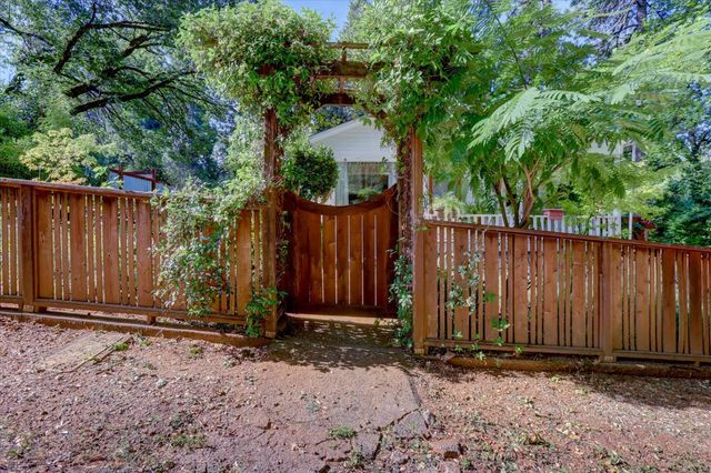 10664 oak St, Grass Valley, CA 95945