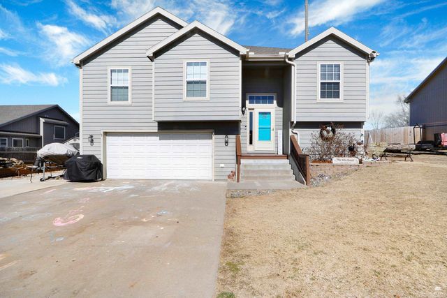 2710 Oakwood, Junction City, KS 66441