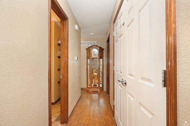 2710 Oakwood, Junction City, KS 66441