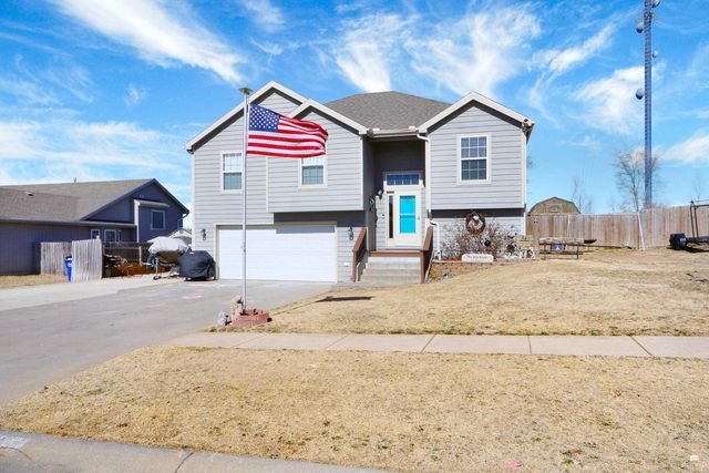 2710 Oakwood, Junction City, KS 66441