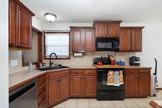 2710 Oakwood, Junction City, KS 66441