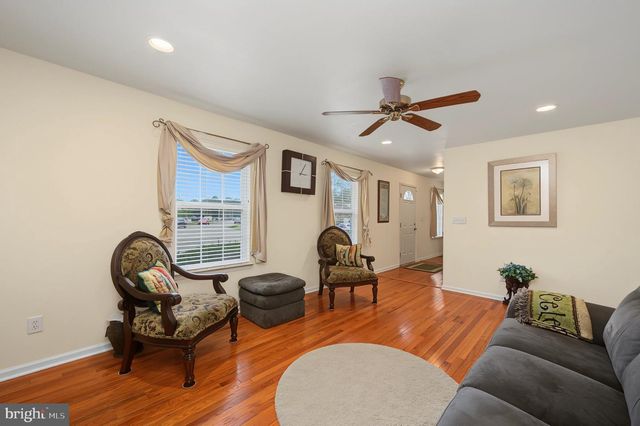 20 GOLF DR, Mays Landing, NJ 08330