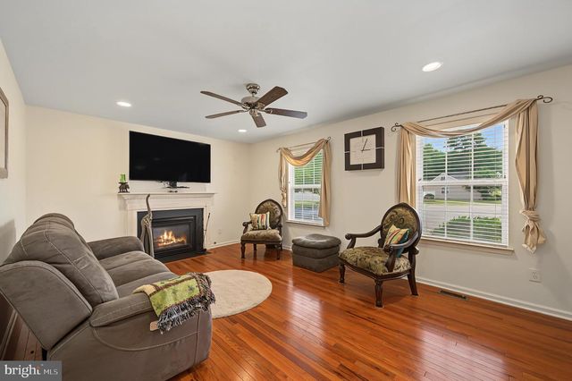 20 GOLF DR, Mays Landing, NJ 08330
