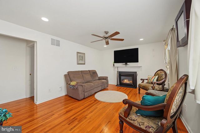 20 GOLF DR, Mays Landing, NJ 08330