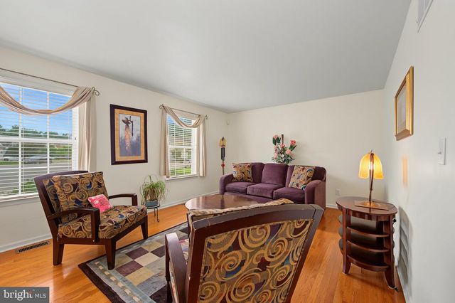 20 GOLF DR, Mays Landing, NJ 08330