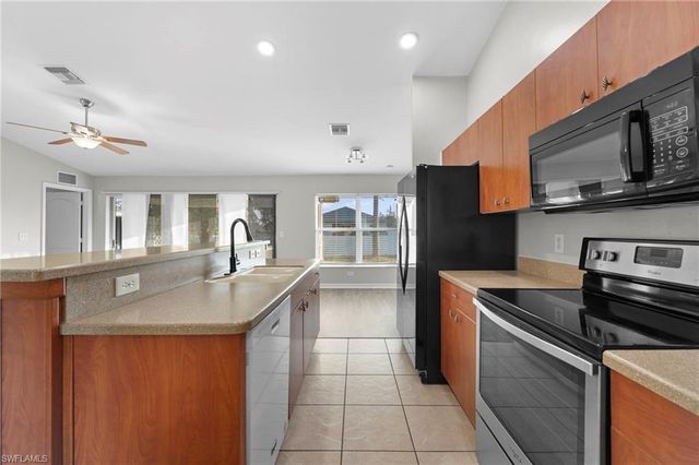 2805 66th ST W, Lehigh Acres, FL 33971