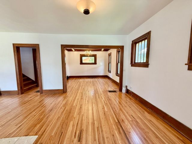 423 S 7th Avenue, Iowa City, IA 52245