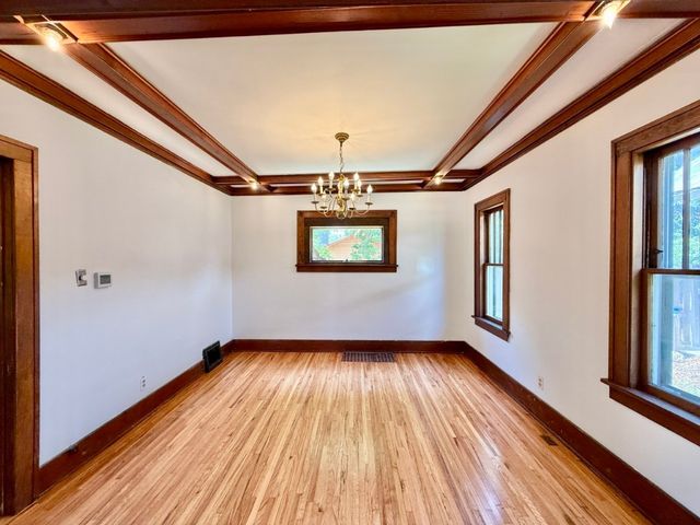 423 S 7th Avenue, Iowa City, IA 52245