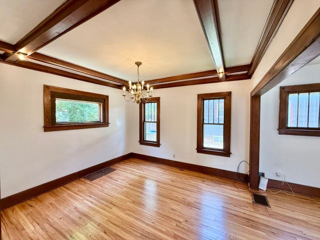 423 S 7th Avenue, Iowa City, IA 52245