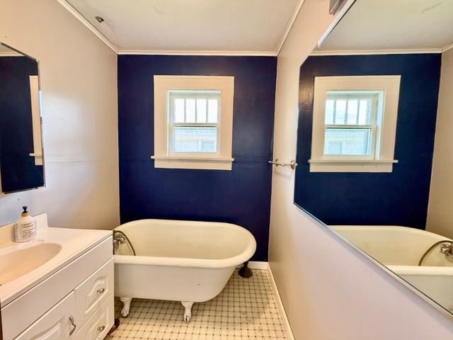 423 S 7th Avenue, Iowa City, IA 52245