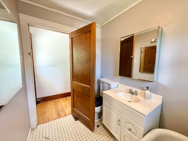 423 S 7th Avenue, Iowa City, IA 52245