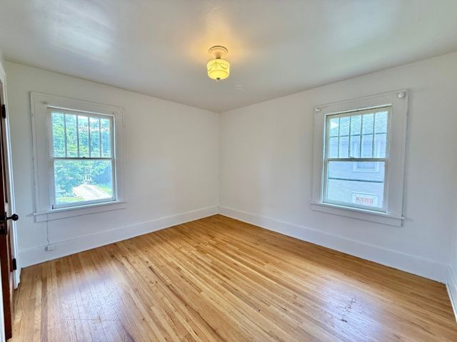 423 S 7th Avenue, Iowa City, IA 52245