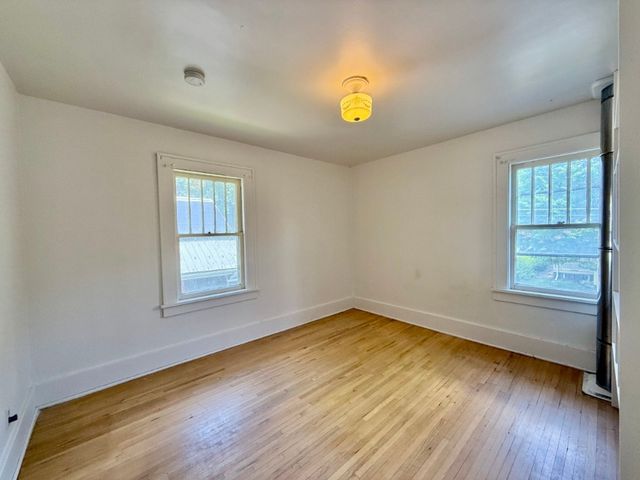 423 S 7th Avenue, Iowa City, IA 52245