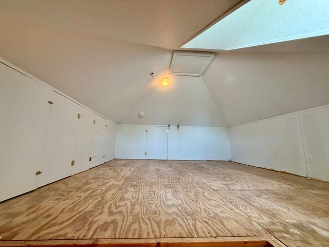 423 S 7th Avenue, Iowa City, IA 52245