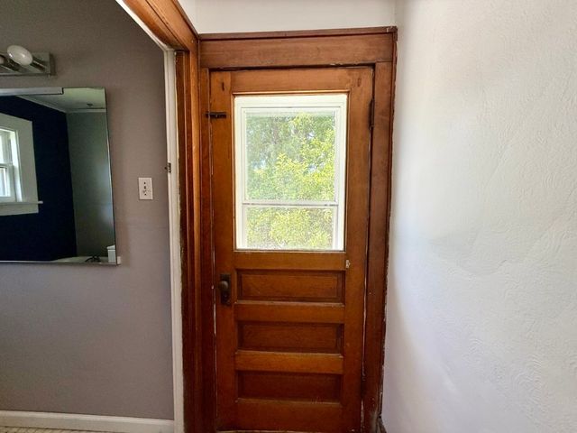 423 S 7th Avenue, Iowa City, IA 52245