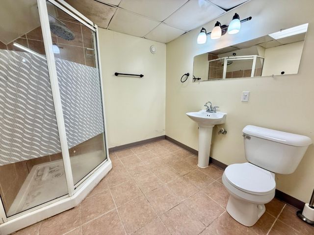 423 S 7th Avenue, Iowa City, IA 52245