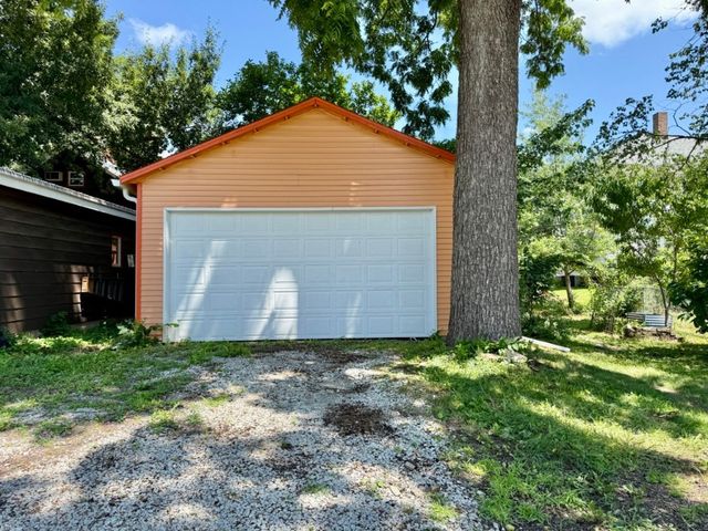 423 S 7th Avenue, Iowa City, IA 52245