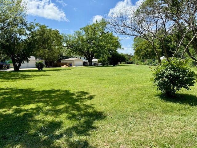 423 S 7th Avenue, Iowa City, IA 52245