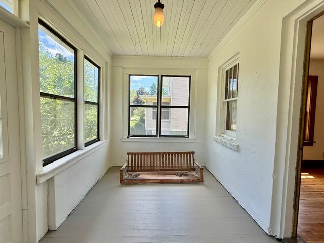 423 S 7th Avenue, Iowa City, IA 52245