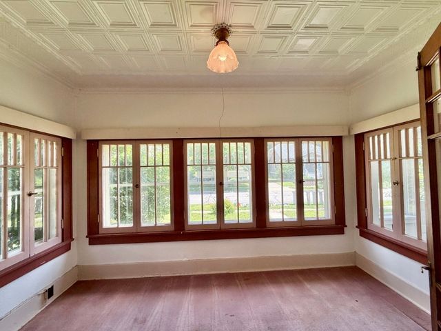 423 S 7th Avenue, Iowa City, IA 52245