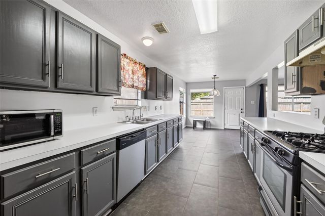 10819 Cayman Mist Drive, Houston, TX 77075