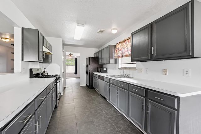 10819 Cayman Mist Drive, Houston, TX 77075