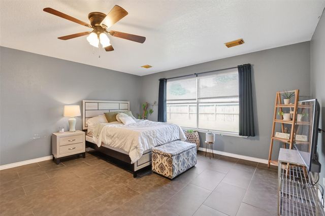 10819 Cayman Mist Drive, Houston, TX 77075
