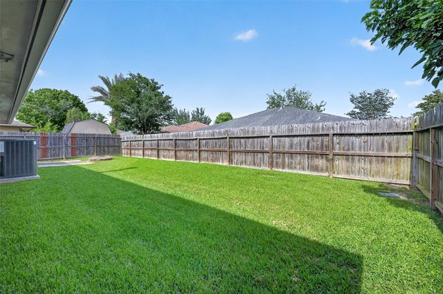 10819 Cayman Mist Drive, Houston, TX 77075