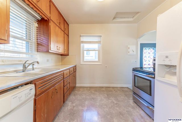 6806 N 30th Street, Omaha, NE 68112