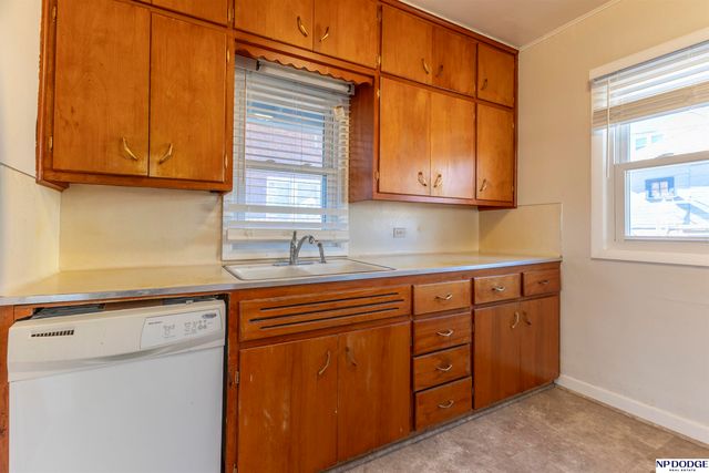 6806 N 30th Street, Omaha, NE 68112